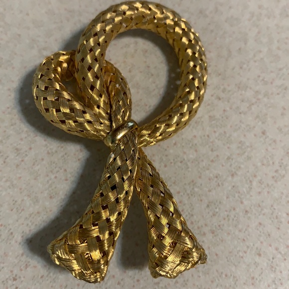 Les Bernard Inc woven knot broach (73) - Picture 1 of 4